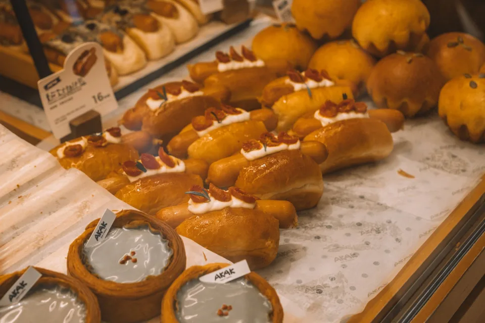 Khay bánh mì mới ra lò