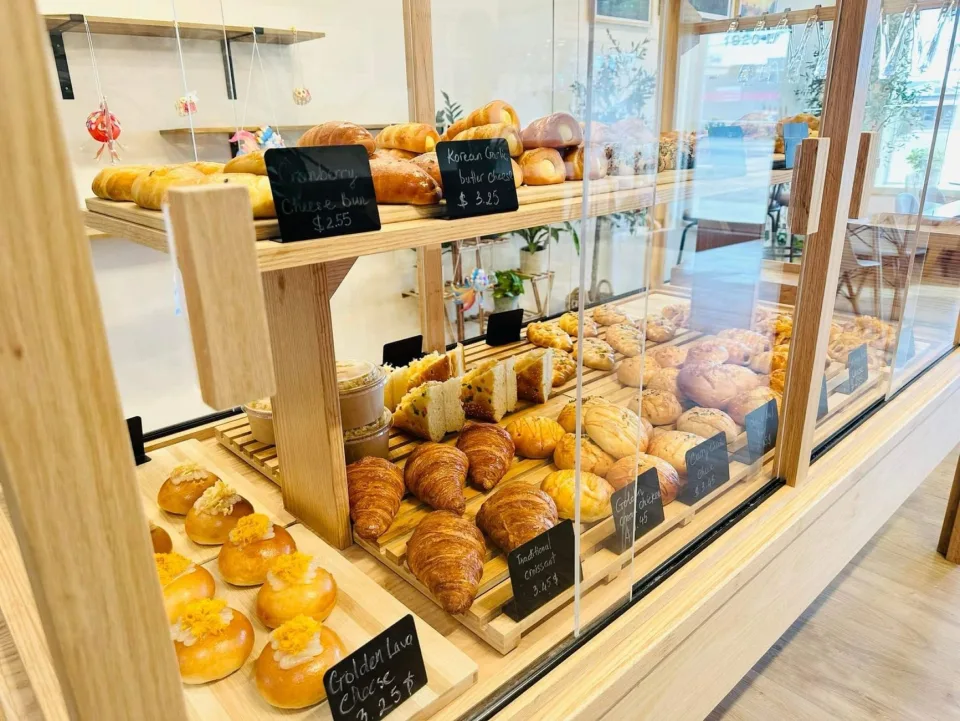 Khay bánh mới ra lò tại Đỗ Ngọc Sơn
